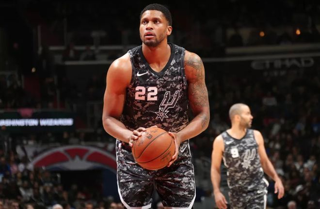 面对卫冕冠 面对卫冕冠